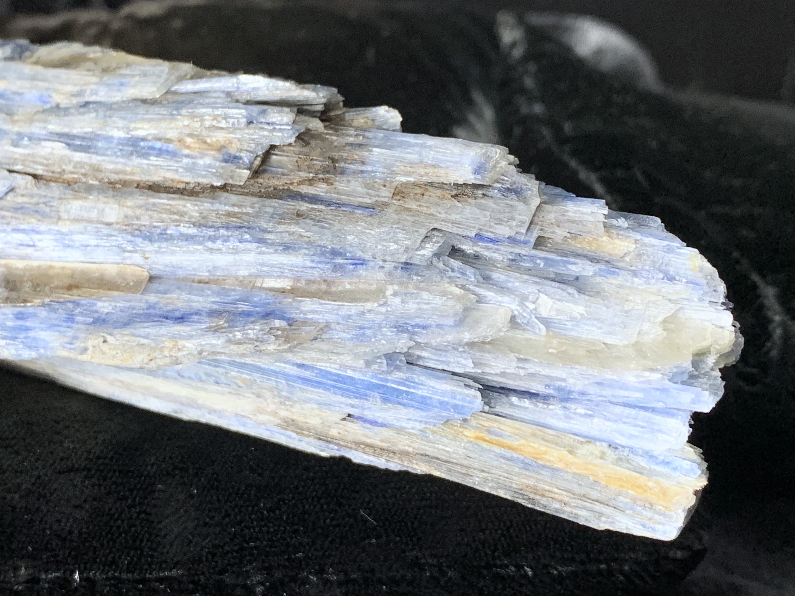 Large Kyanite Specimen - Image 7