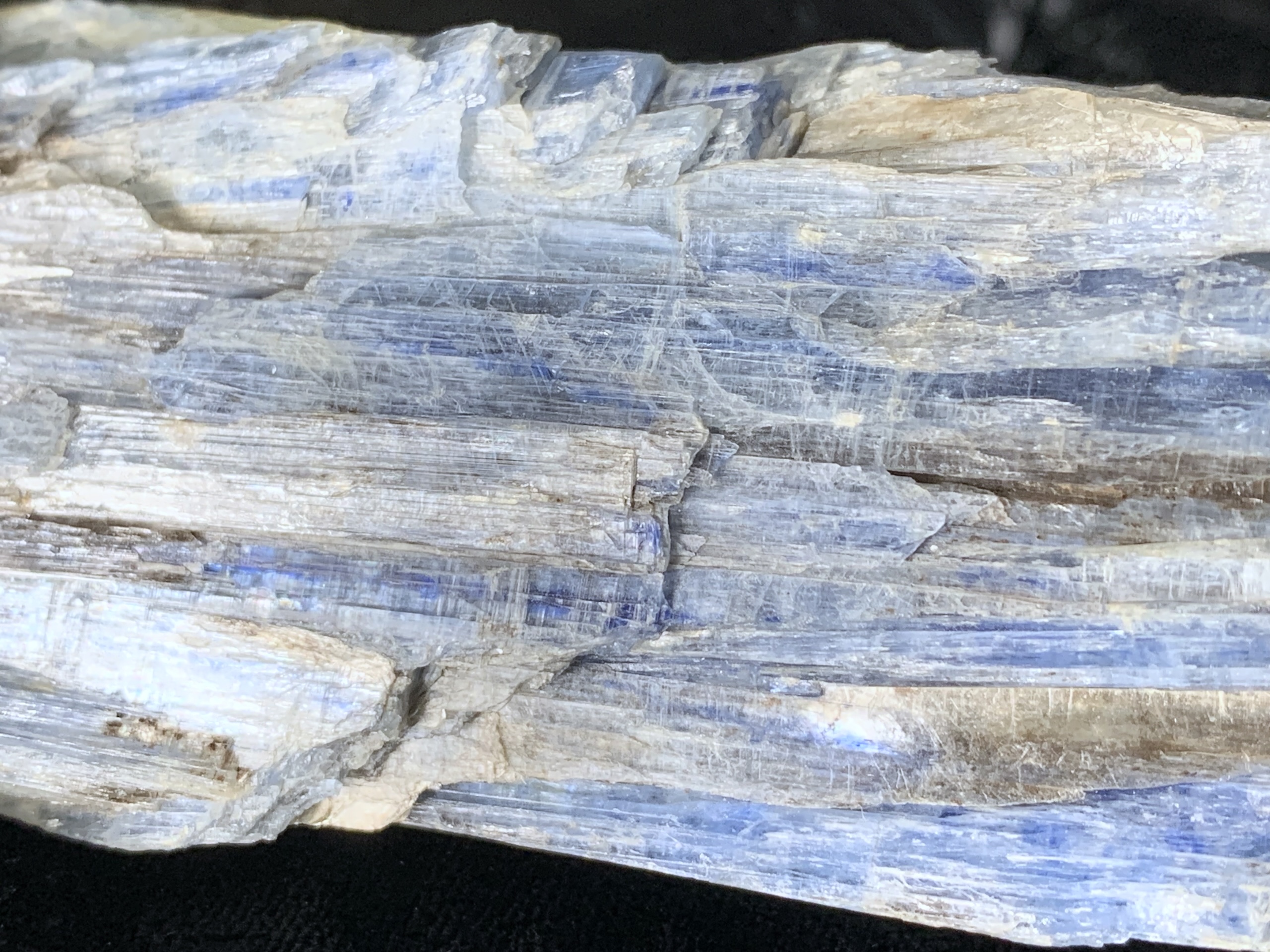 Large Kyanite Specimen - Image 8