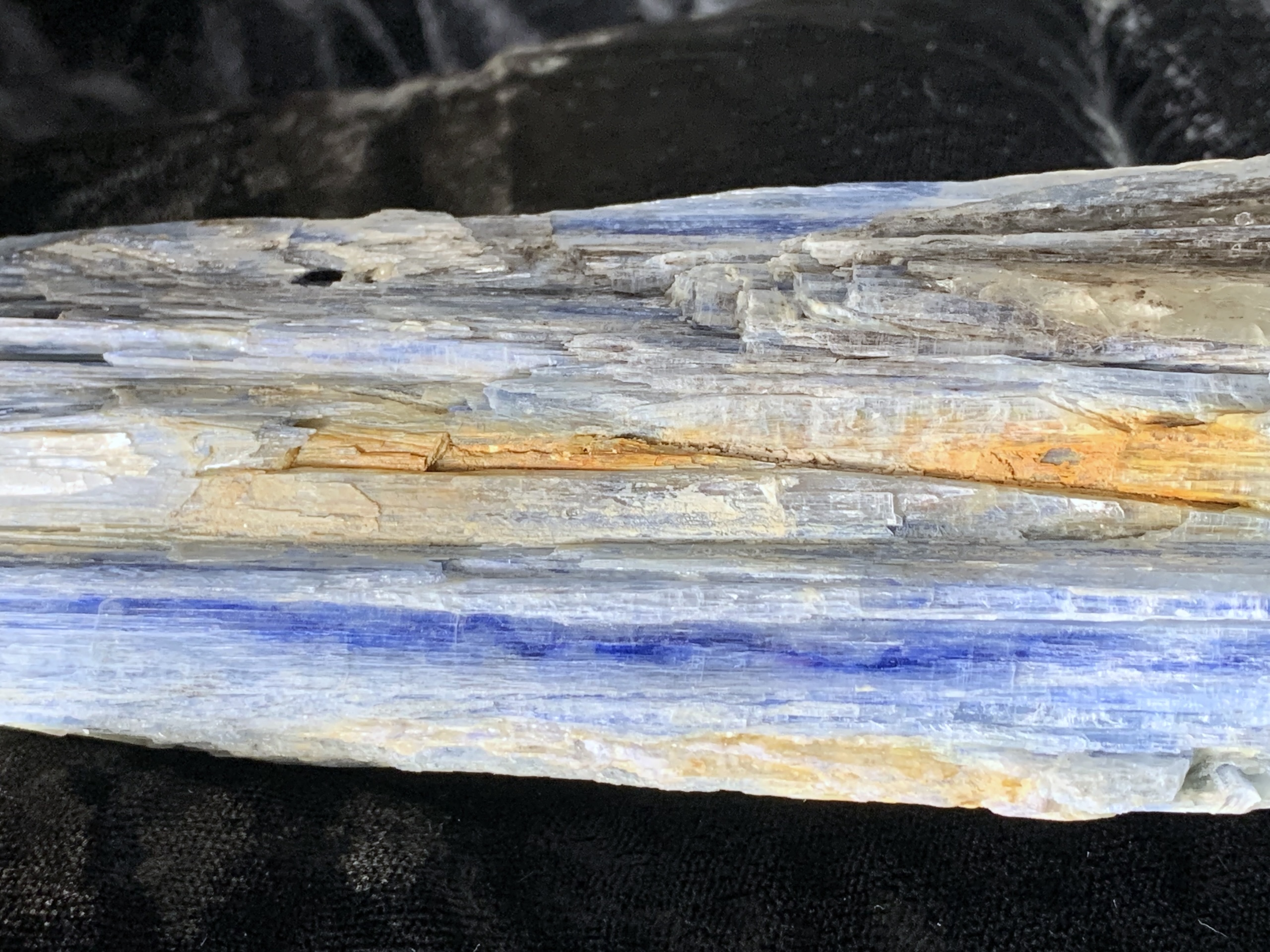 Large Kyanite Specimen - Image 10