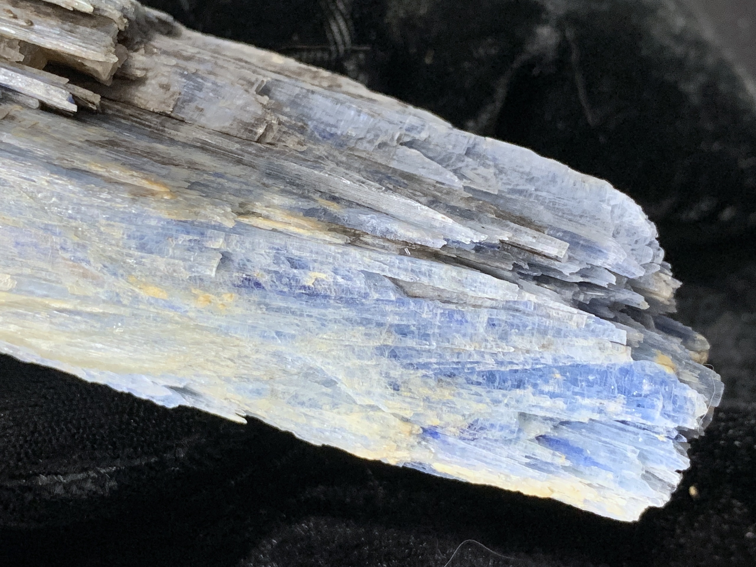 Large Kyanite Specimen - Image 11